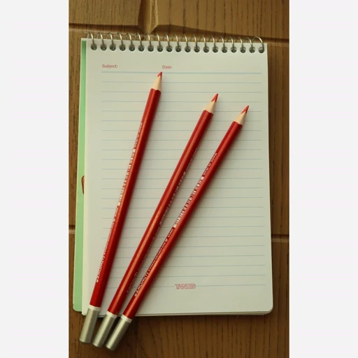 مداد قرمز سه گوش